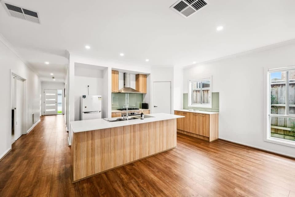 Everything You Need - Family Retreat in Clyde House in Melbourne