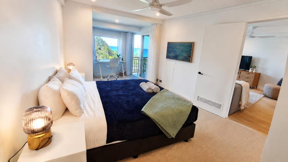 Bed, TV and multimedia, Living room, Seating area, Bedroom