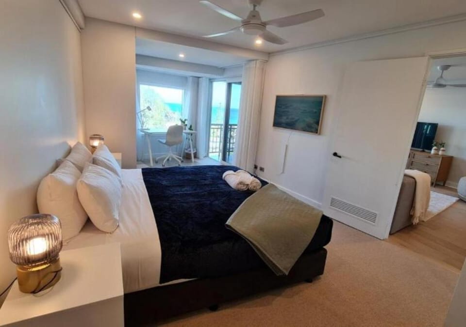 Bed, Bedroom, Sea view, towels