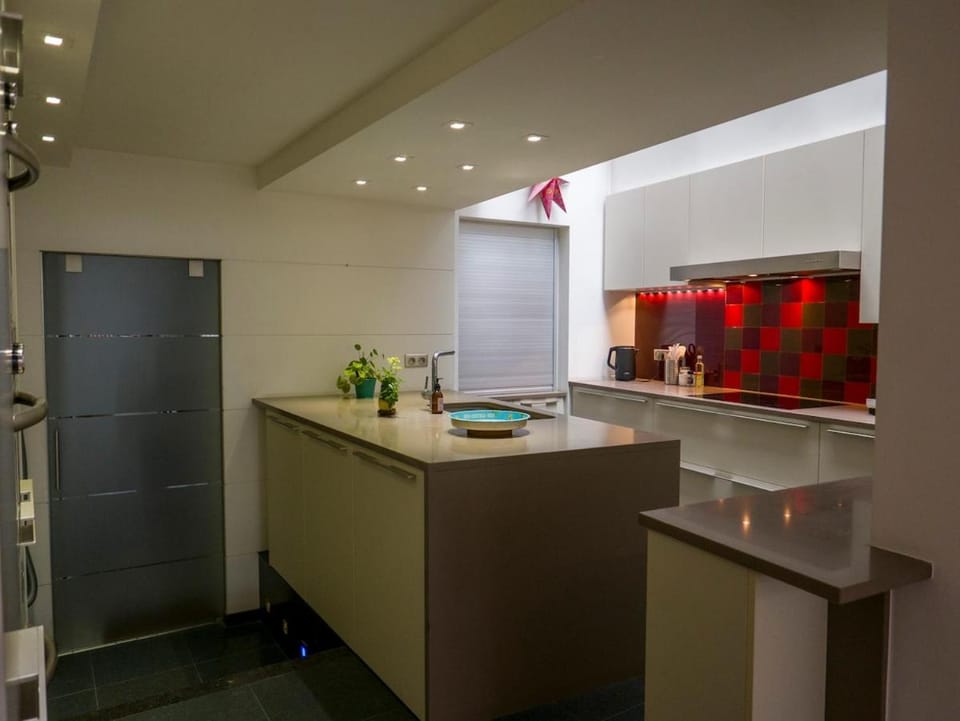 Eya House, cozy, bright & well located Villa in Brussels