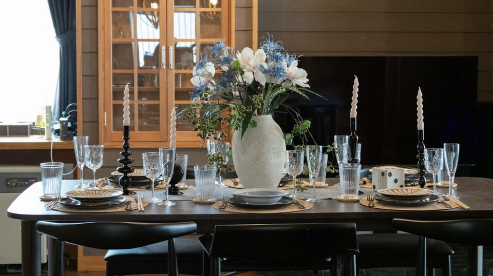 Photo of the whole room, Dining area