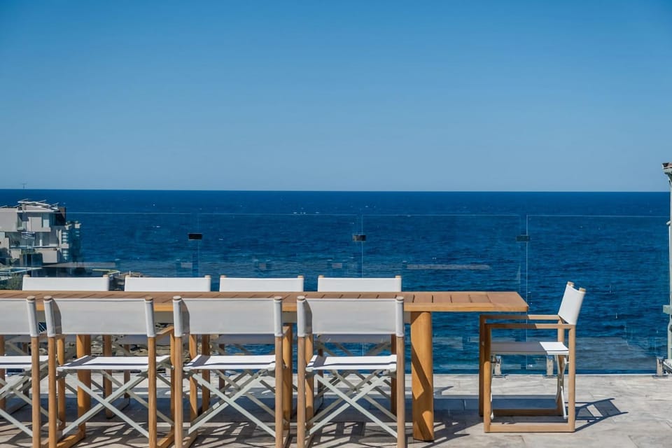 South Coogee Escape, Heated Pool & Spacious Living Apartment in Sydney