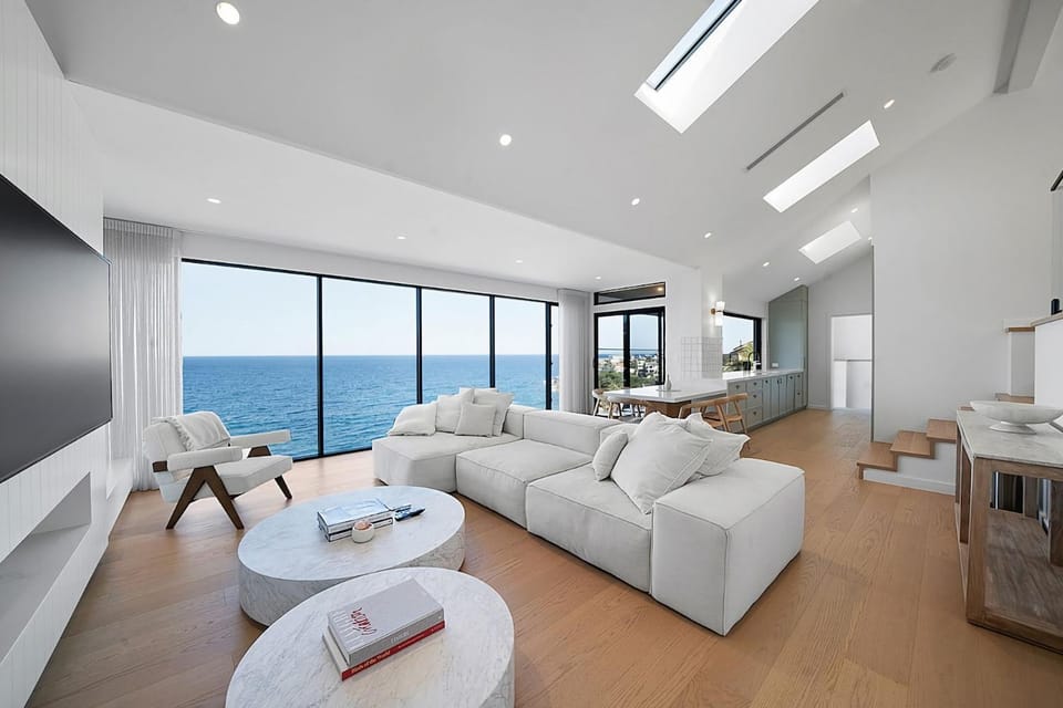 South Coogee Escape, Heated Pool & Spacious Living Apartment in Sydney