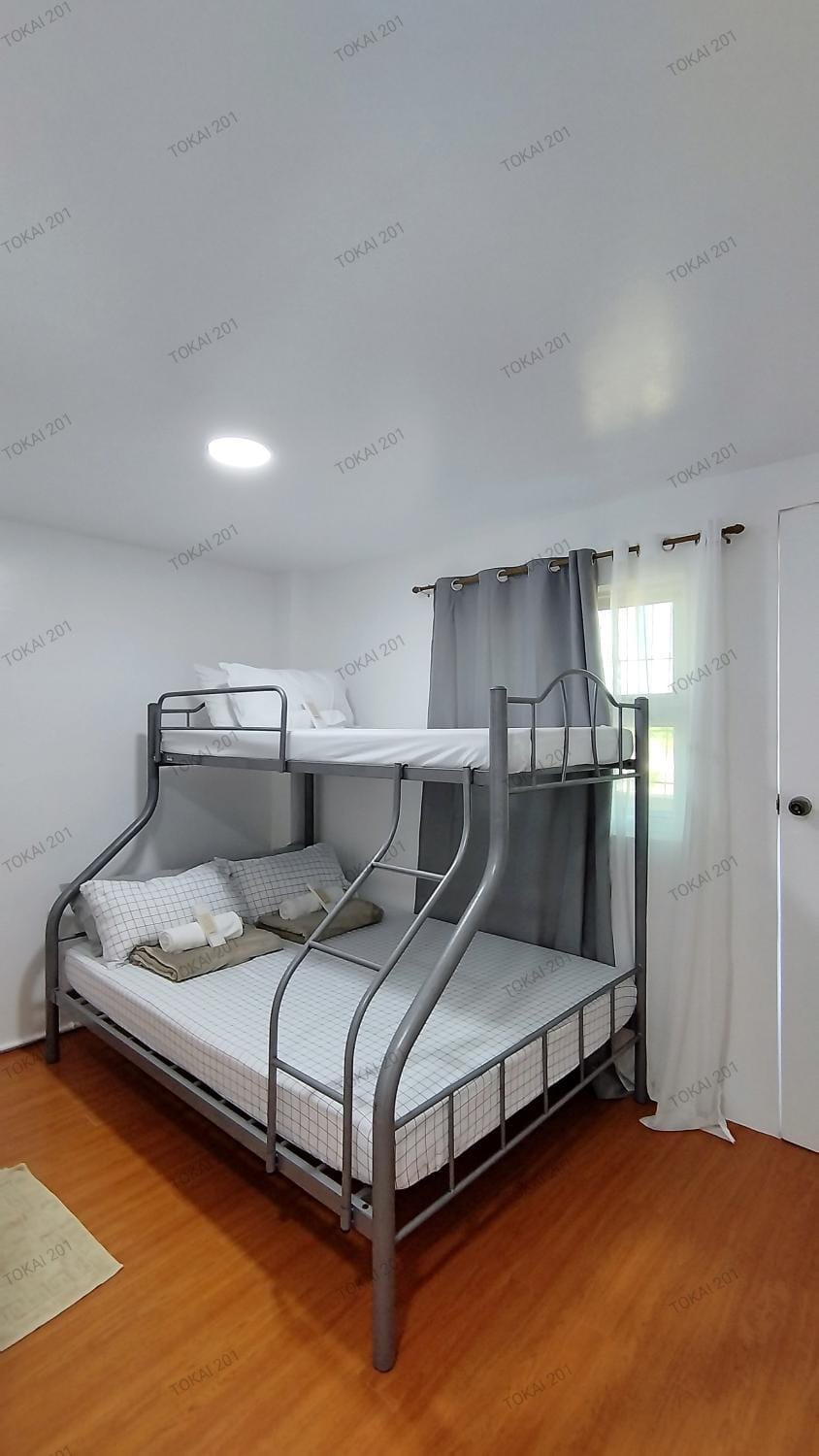 Bedroom, bunk bed