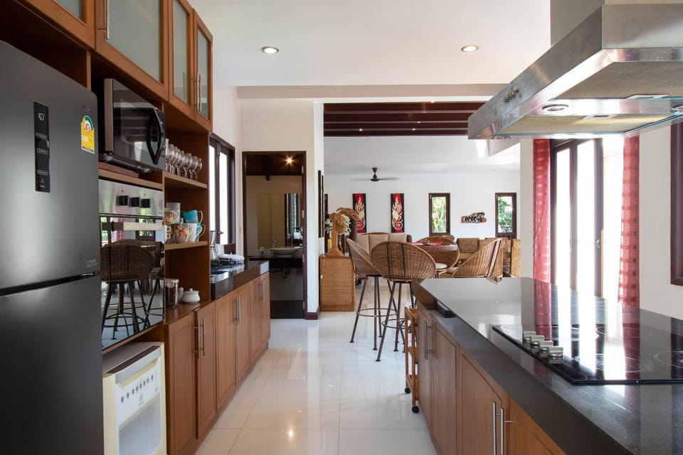 Dining area, kitchen