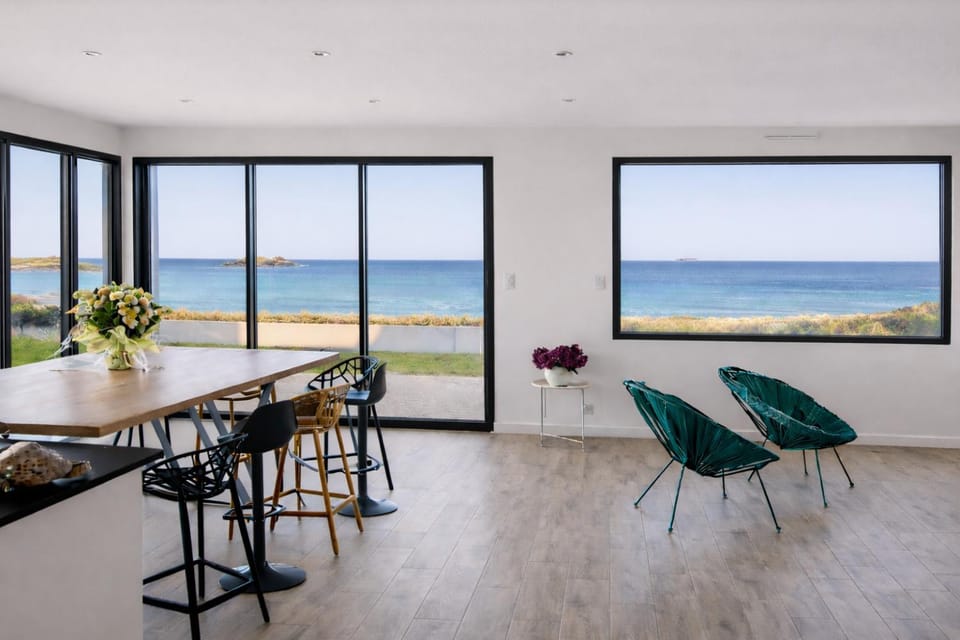 Wake up to the ocean - Rigth on the beach Villa in Plouarzel