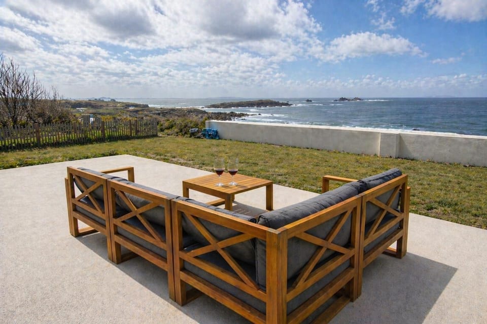 Wake up to the ocean - Rigth on the beach Villa in Plouarzel