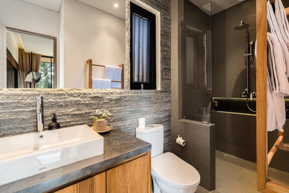 Shower, Bathroom, hair dryier, towels