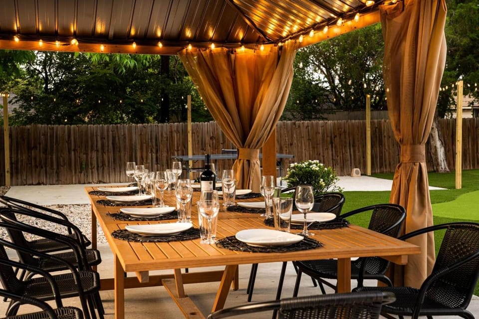 Patio, Garden, Seating area, Dining area