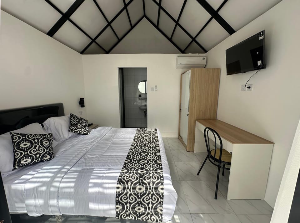Communal lounge/ TV room, Bed, Photo of the whole room, Bedroom, wardrobe