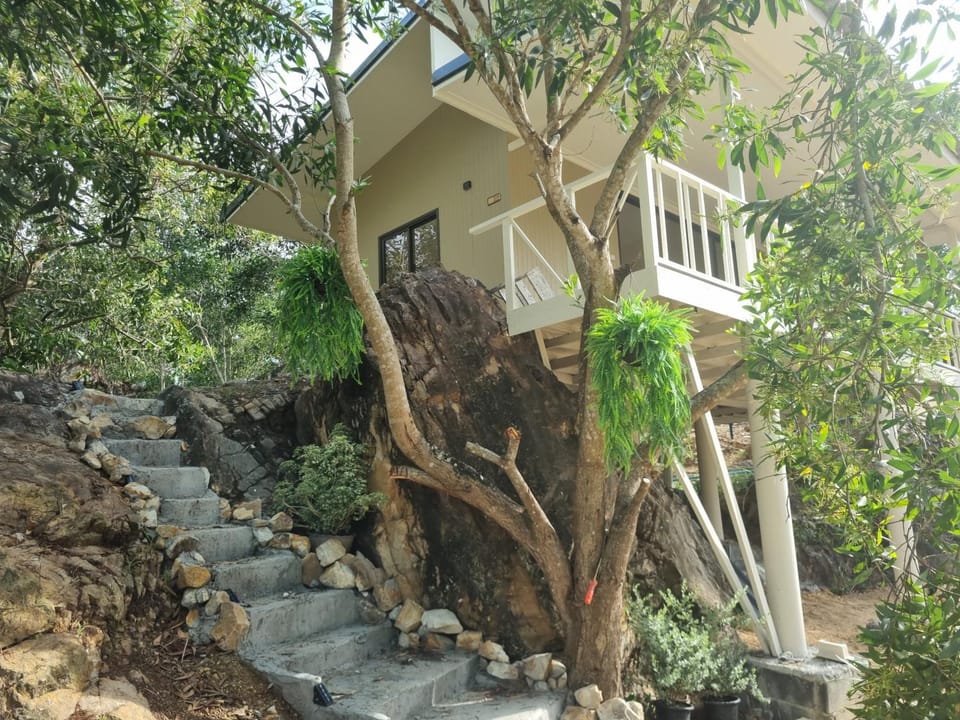 Hidden Gem Cozy House Apartment in Ko Pha-ngan Sub-district