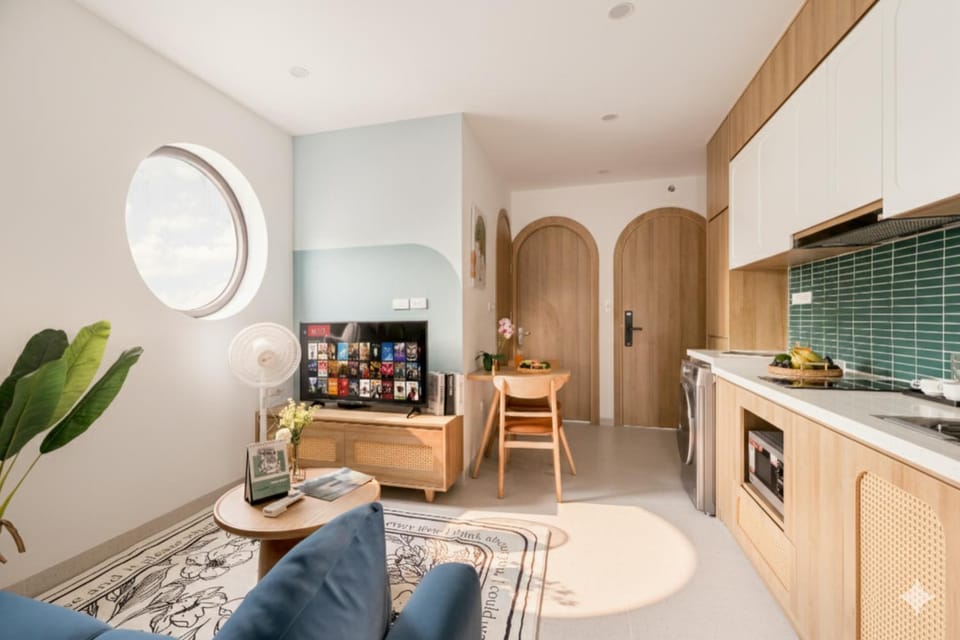 Kitchen or kitchenette, Living room, Seating area, stove