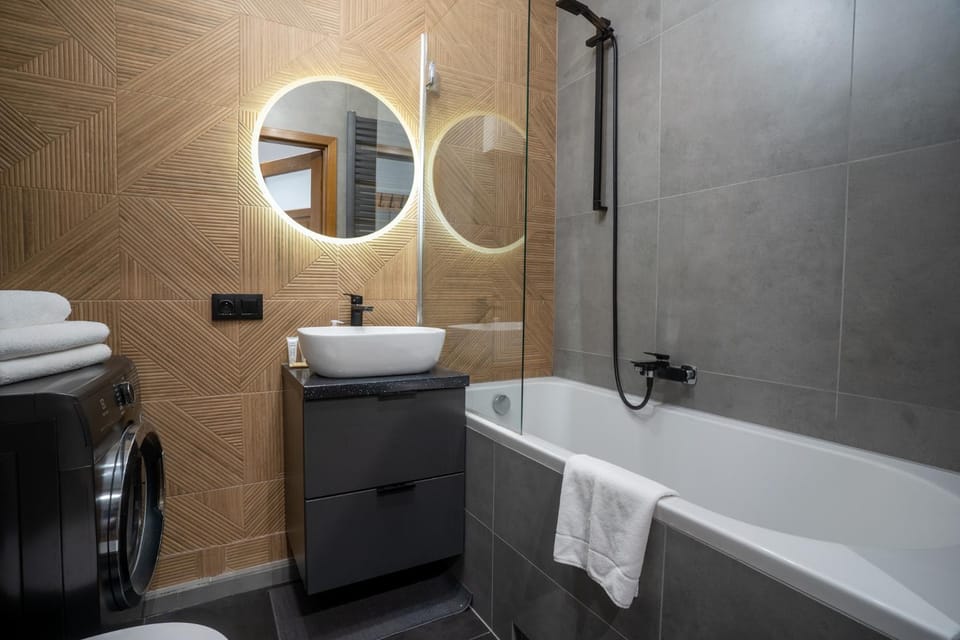 Bathroom, Bath, towels