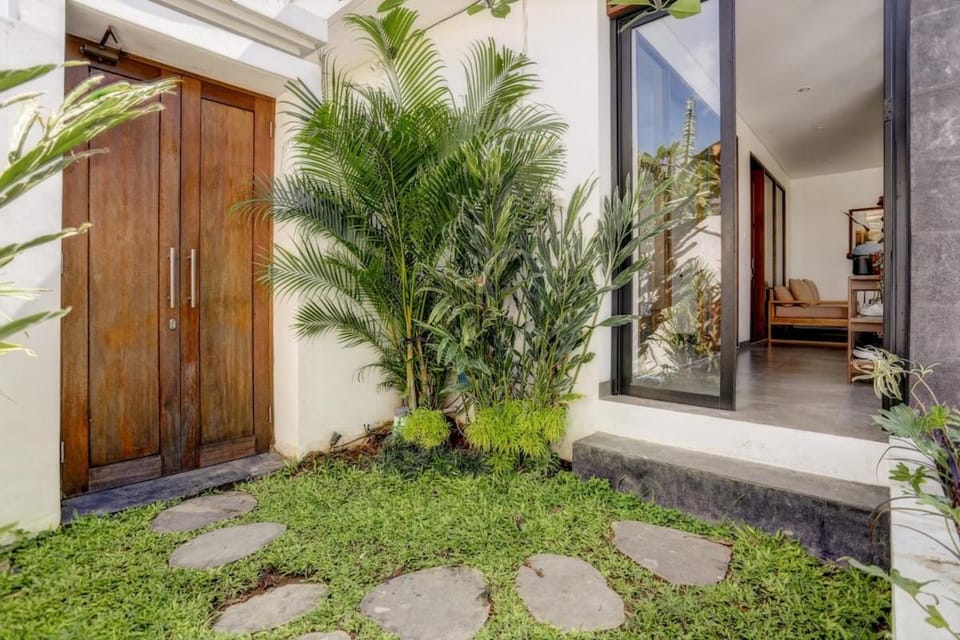Property building, Day, Garden, Garden view