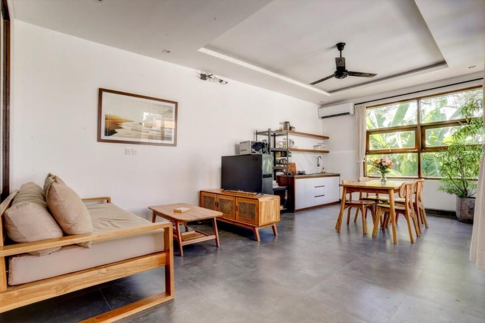 TV and multimedia, Kitchen or kitchenette, Living room, Seating area, Dining area, pet friendly, air conditioner