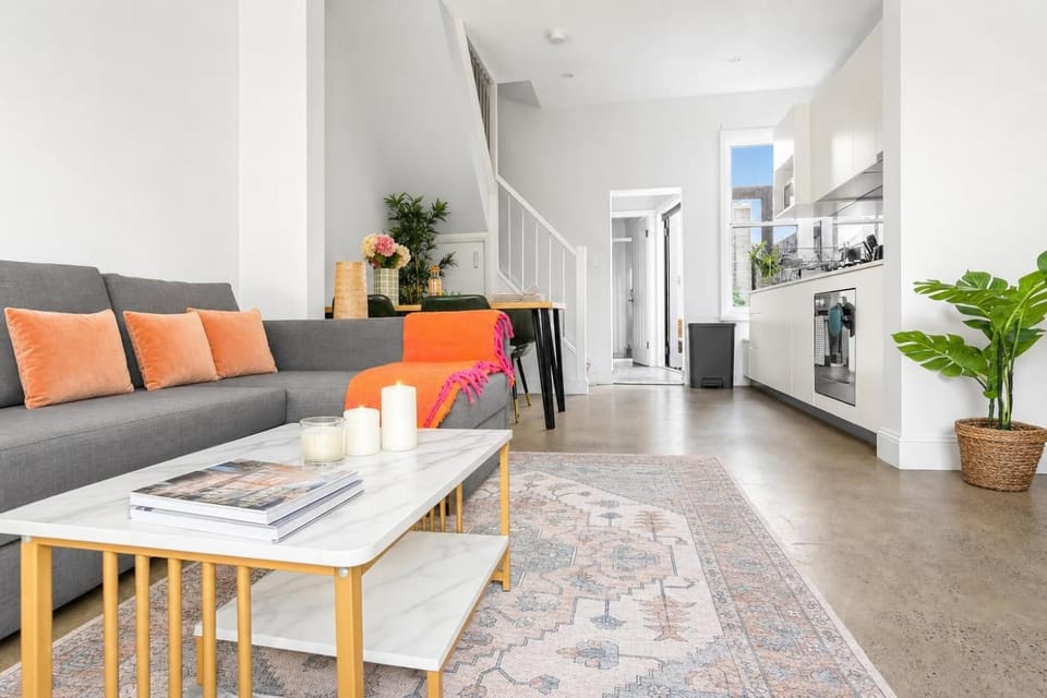 Communal lounge/ TV room, TV and multimedia, Kitchen or kitchenette, Living room, Seating area, Entertainment