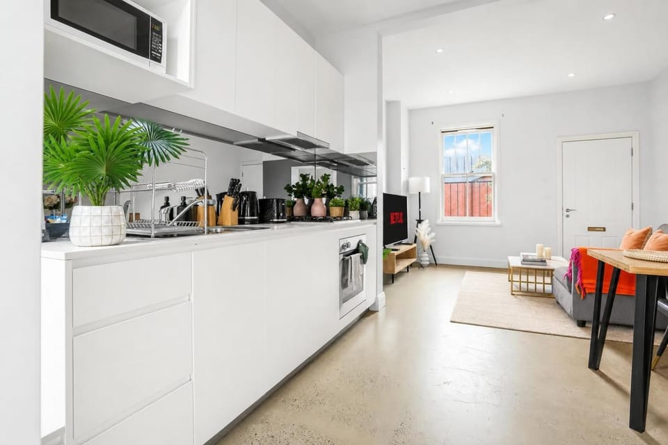 Kitchen or kitchenette, Living room, Photo of the whole room, microwave, oven, stove
