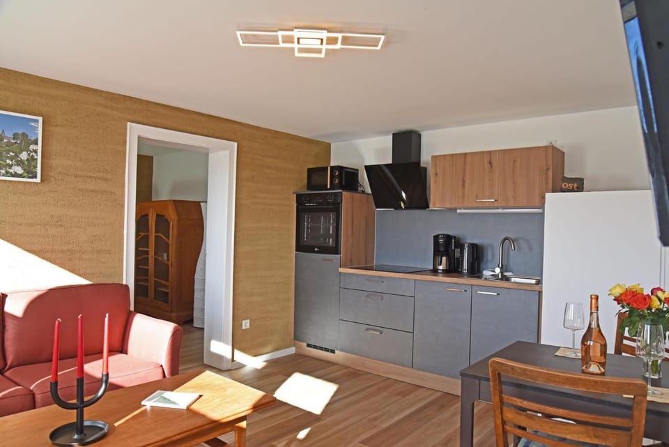 Kitchen or kitchenette, Living room, Seating area, Dining area