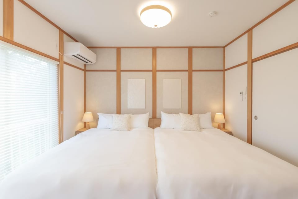 Bed, Bedroom, air conditioner