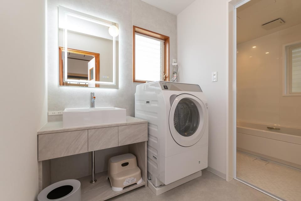 Bathroom, laundry, washing machine, dryer