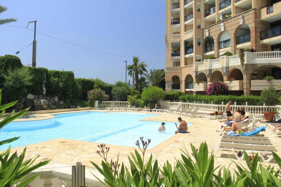 Pool view, Swimming pool, sunbed