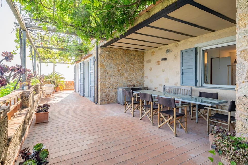 Property building, Patio, Spring, Day, Garden, View (from property/room), Balcony/Terrace, Dining area, Garden view