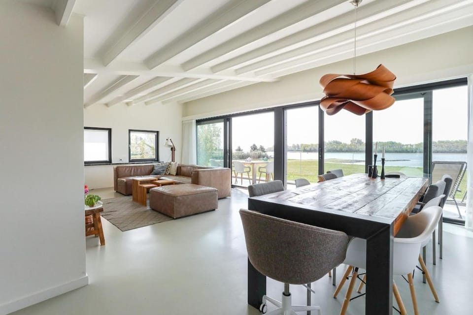 Seating area, Dining area, Lake view