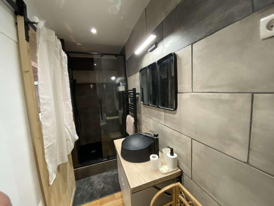 Shower, Bathroom