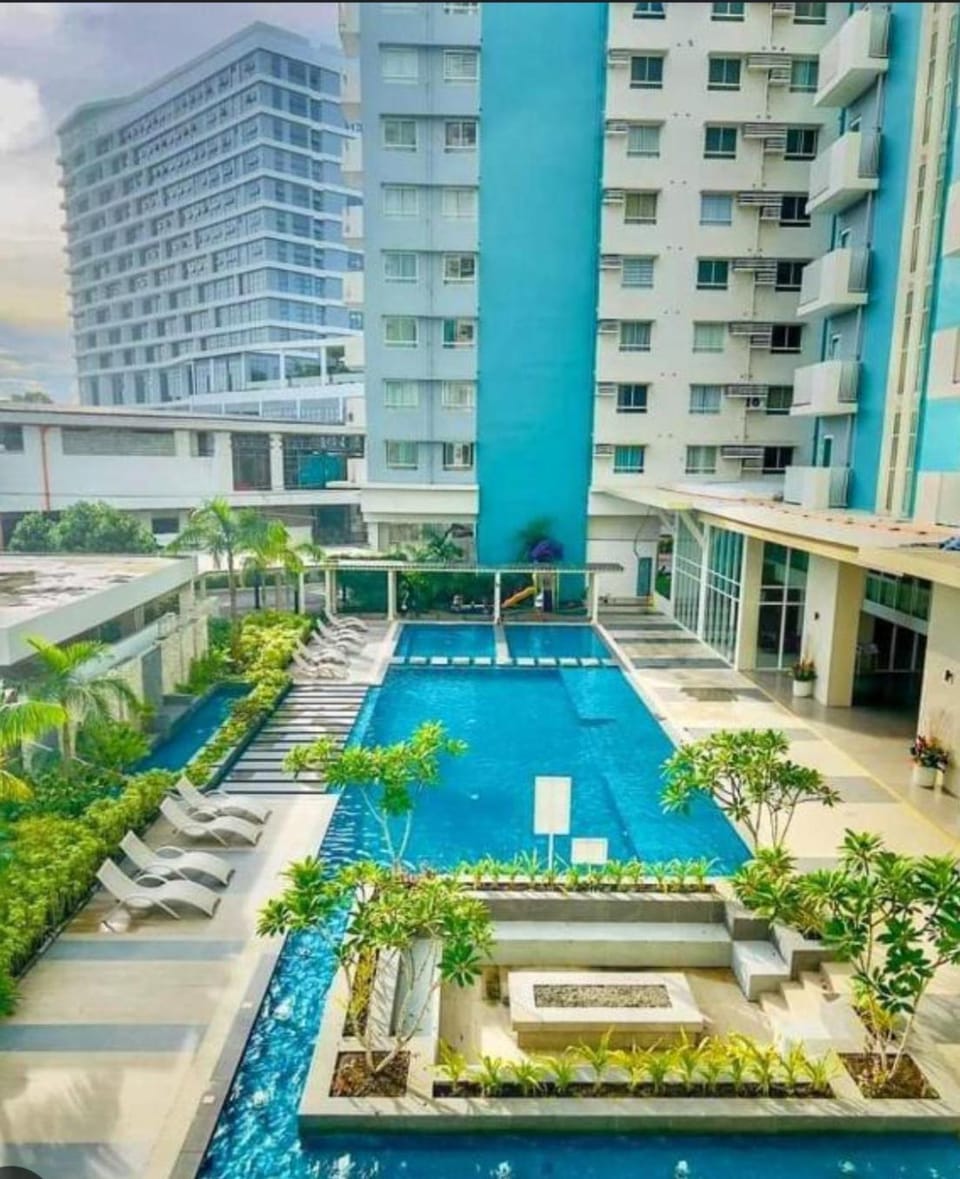 Garden view, Pool view, Swimming pool, sunbed