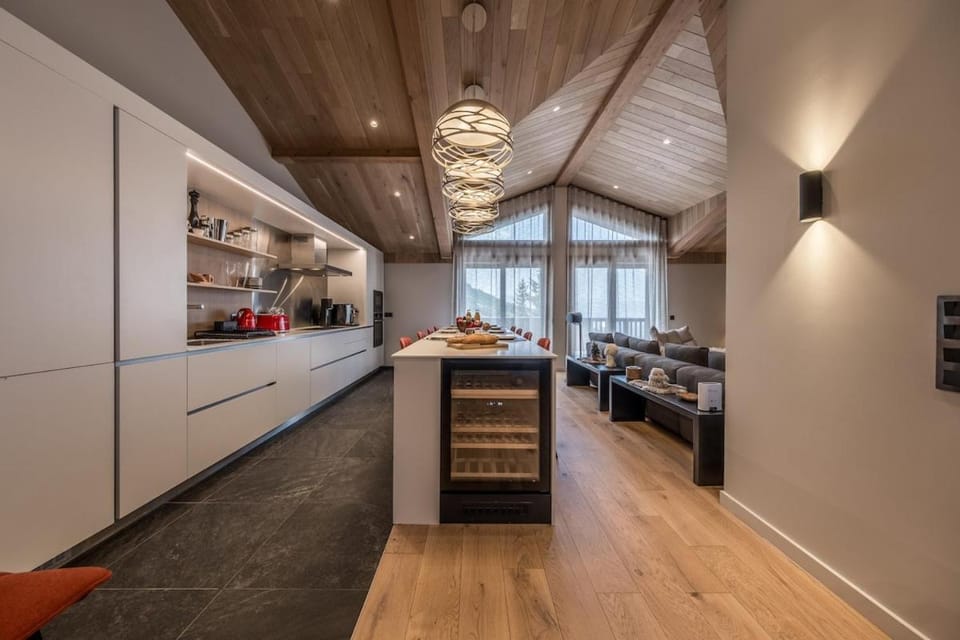 Chalet Rosoire Courchevel 1650 Bed&Breakfast Chalet in Saint-Bon-Tarentaise