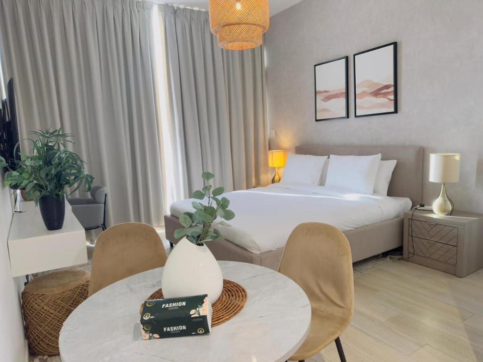 Sky-High Studio Marina Skyline View Bloom Tower Apartment in Dubai