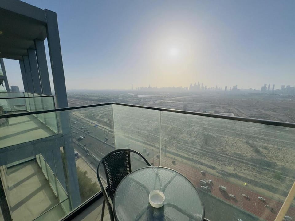 Sky-High Studio Marina Skyline View Bloom Tower Apartment in Dubai