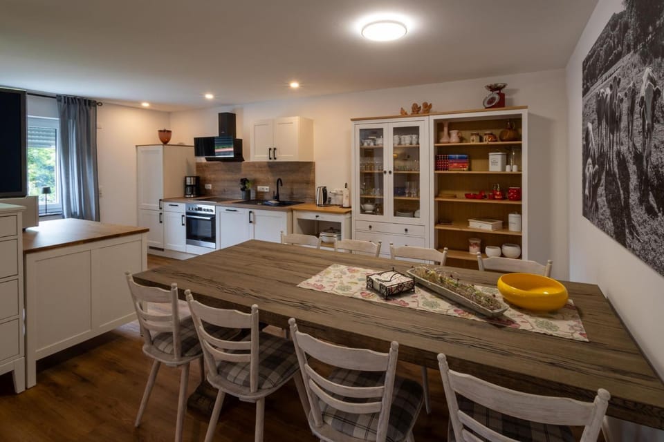 Dining area, Food