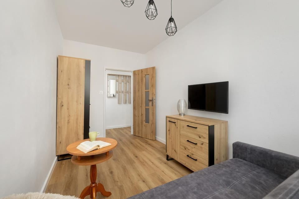 TV and multimedia, Photo of the whole room, Bedroom, wardrobe