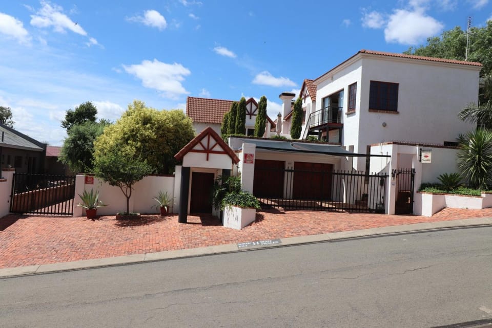 Property building, Day, Neighbourhood, Street view