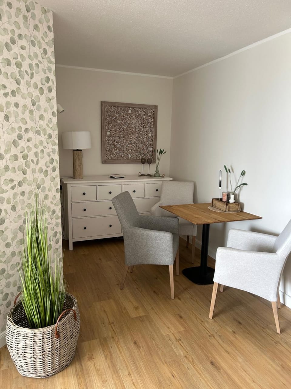 Seating area, Dining area