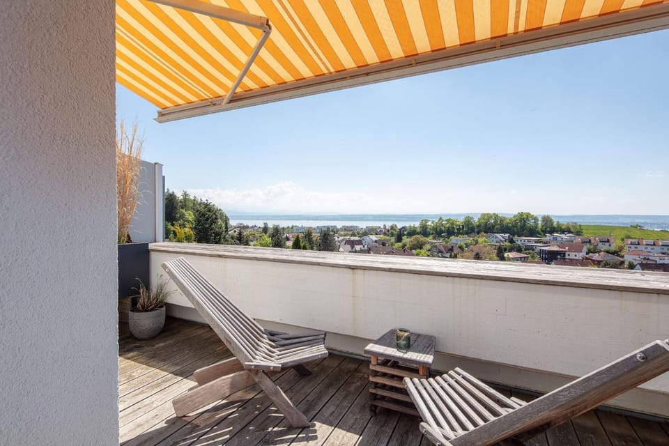 Natural landscape, View (from property/room), Balcony/Terrace, Seating area, Lake view, sunbed