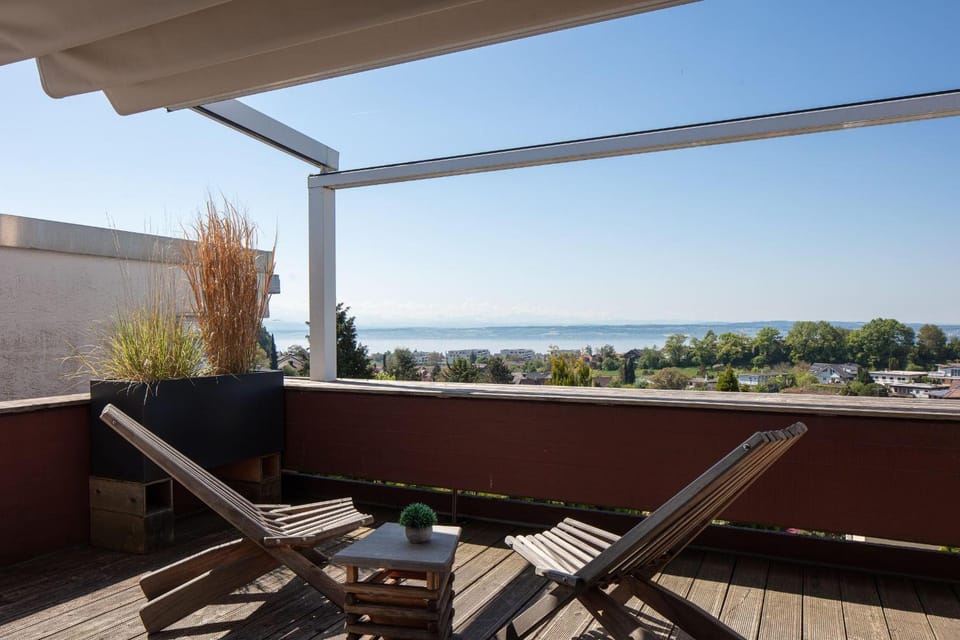 Natural landscape, View (from property/room), Balcony/Terrace, Seating area, Lake view