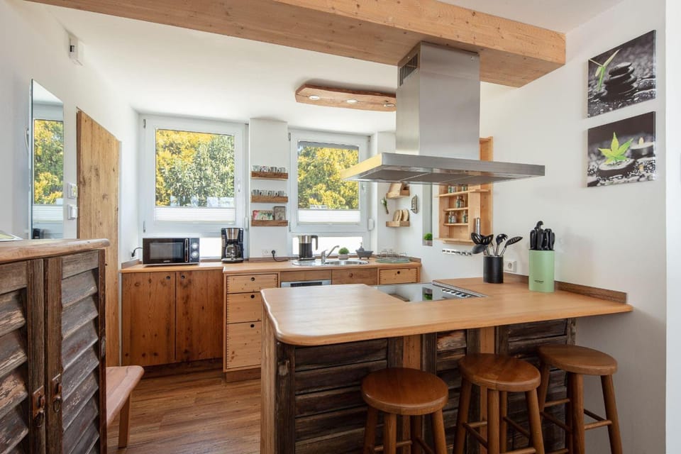Coffee/tea facilities, View (from property/room), Kitchen or kitchenette, Dining area, dishwasher, microwave, oven, stove