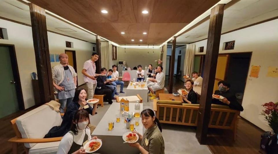 Bridgeブリッジゲストハウス Bed and Breakfast in Fukuoka Prefecture