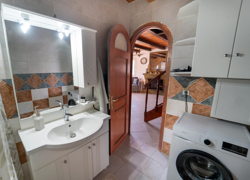 Bathroom, washing machine