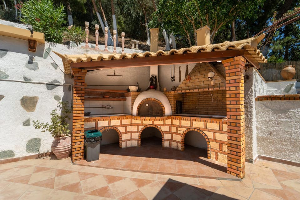 Patio, Day, BBQ facilities, Balcony/Terrace