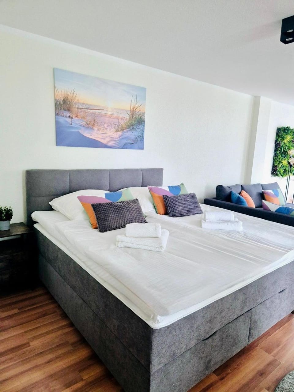 Bed, Photo of the whole room, towels