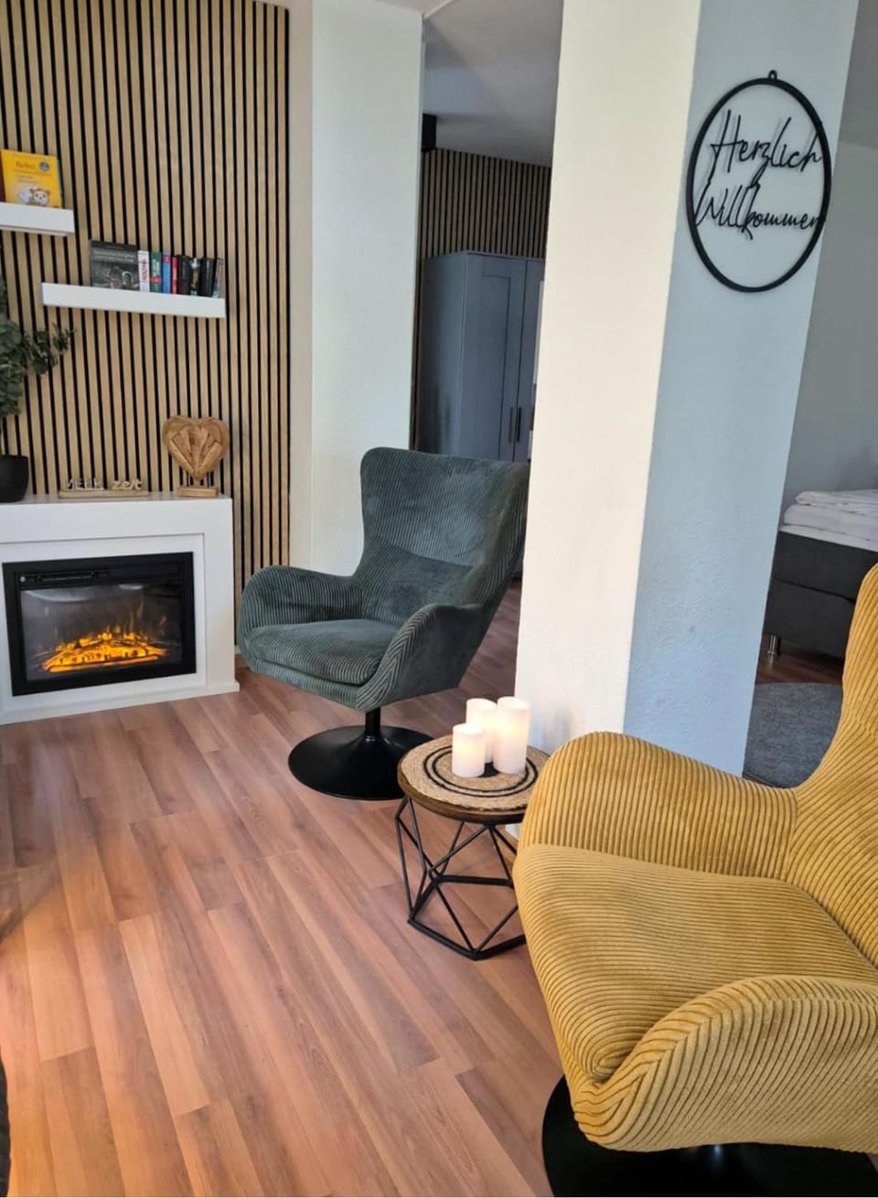 Living room, Photo of the whole room, Seating area, fireplace