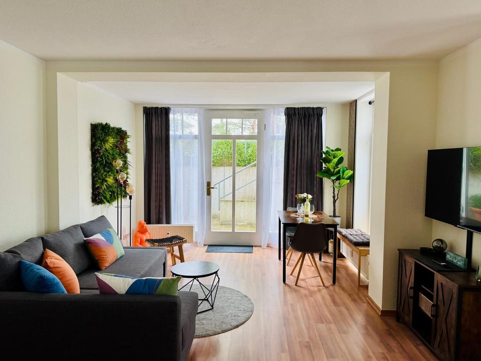 TV and multimedia, Balcony/Terrace, Living room, Food