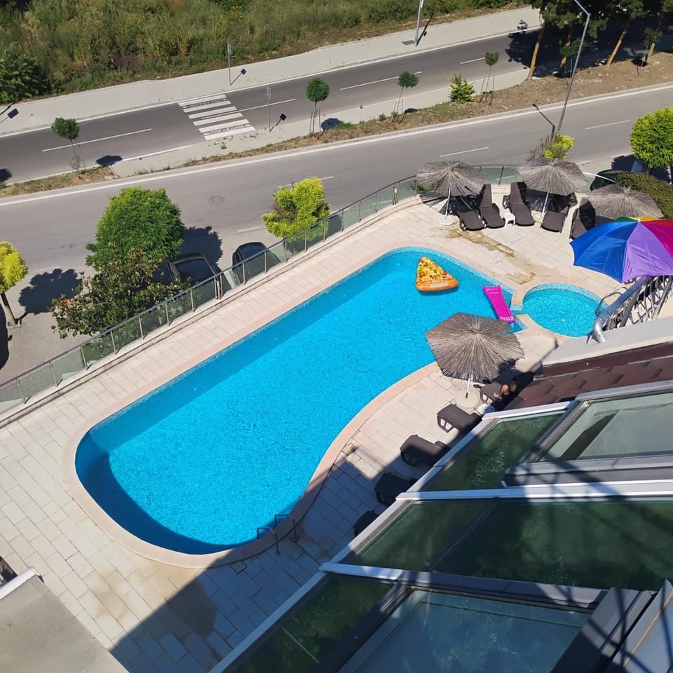 Swimming pool, Swimming pool