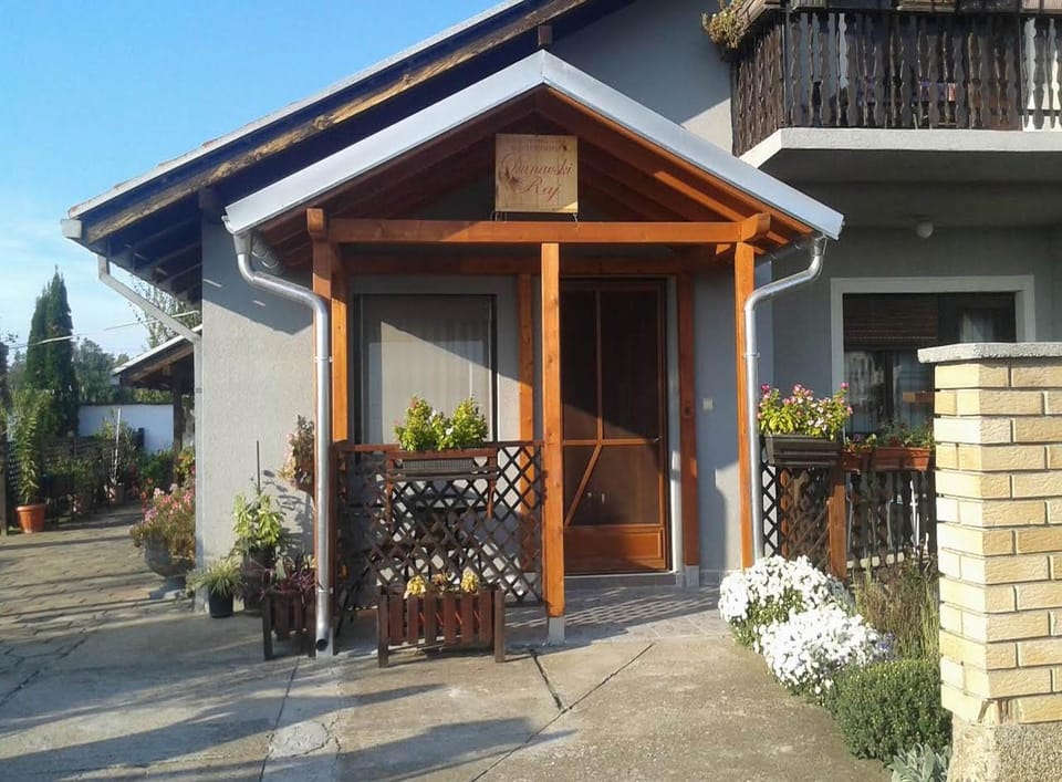 Facade/entrance