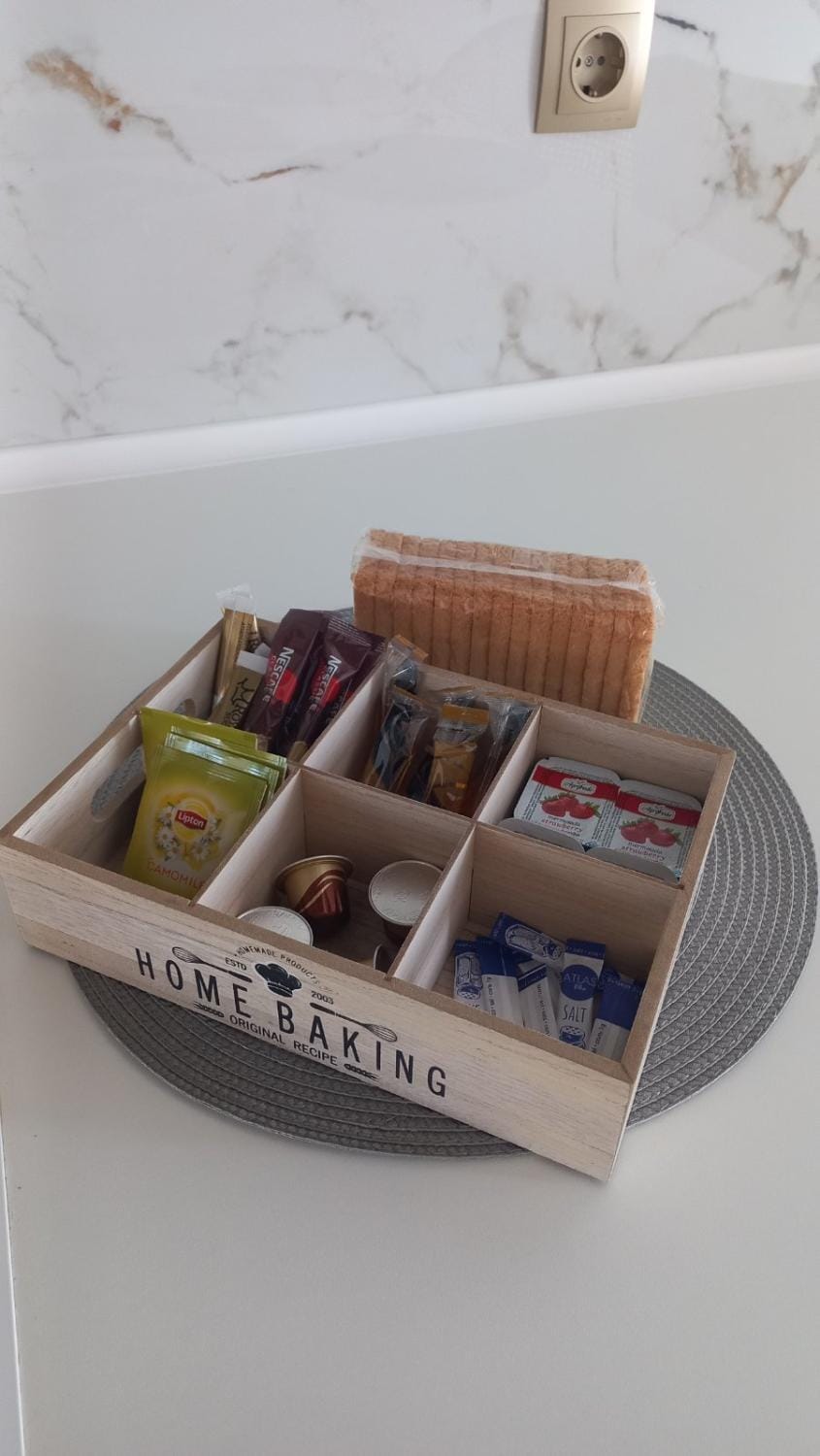 Coffee/tea facilities, Food and drinks