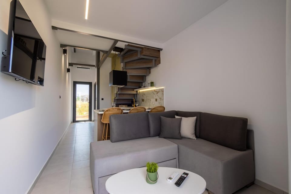 TV and multimedia, Kitchen or kitchenette, Living room, Seating area