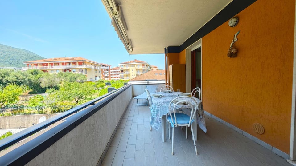 View (from property/room), Balcony/Terrace, Dining area